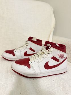 Jordan 1 “white and pomegranate” Women’s Size 7