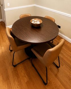 Round Dining Table with 4 Chairs