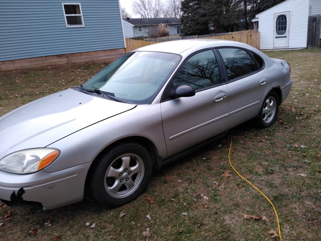 2005 Ford Taurus