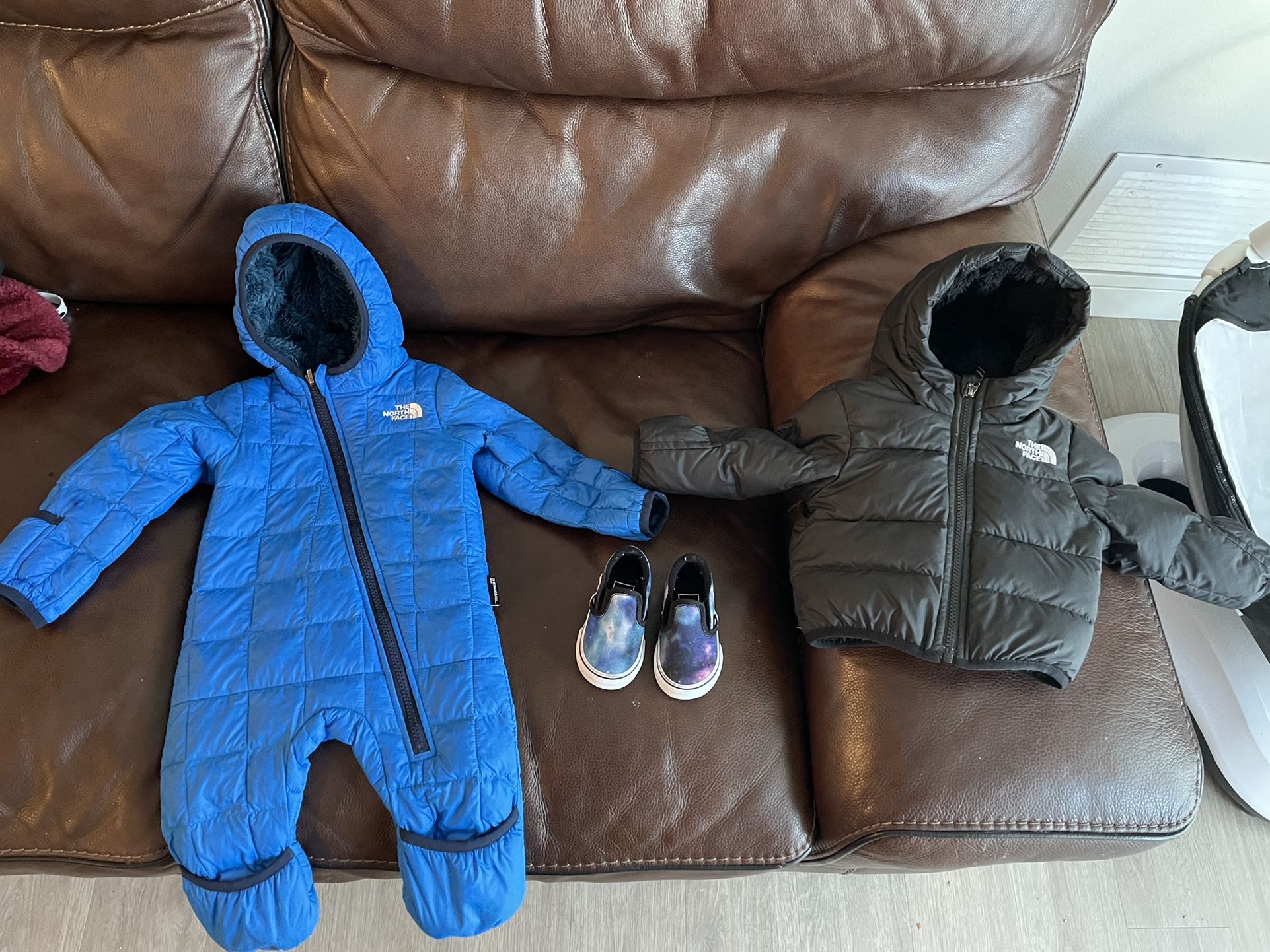 3-6 Month North Face Winter Coats (hands On Coats Can Be Turned Into Mittens 😇) And Size 3.0 In Toddler Vans