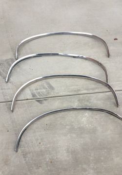 1970 - 72 Chevelle Chrome wheel moldings