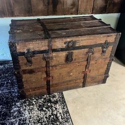 Trunk, Large, Steamer Trunk, Storage, Vintage, Clean, Unique, Elegant, Decorative, Classy 