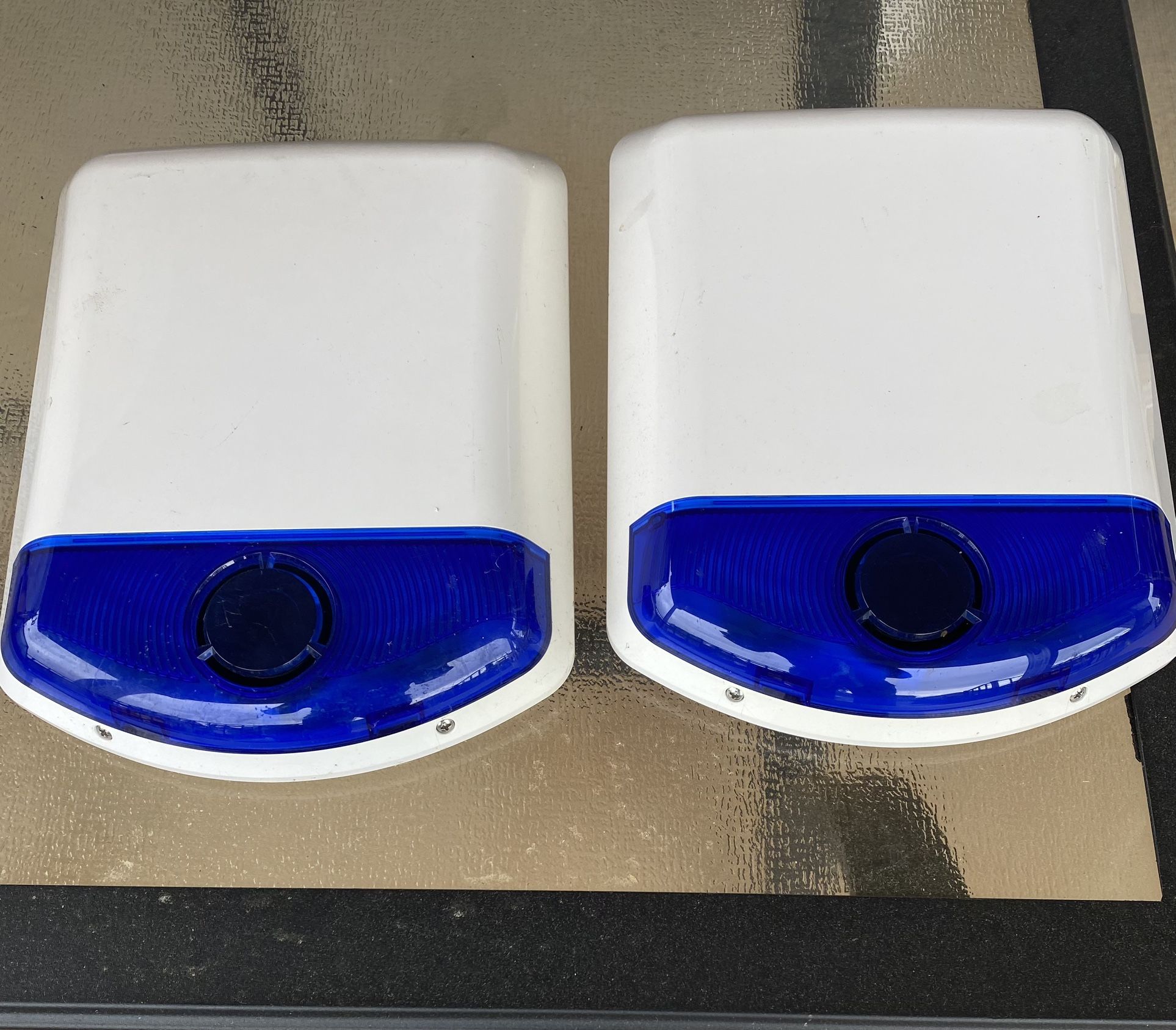2 wireless outdoor sirens
