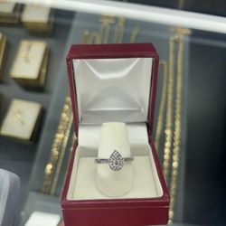 Women’s Natural Diamond Ring