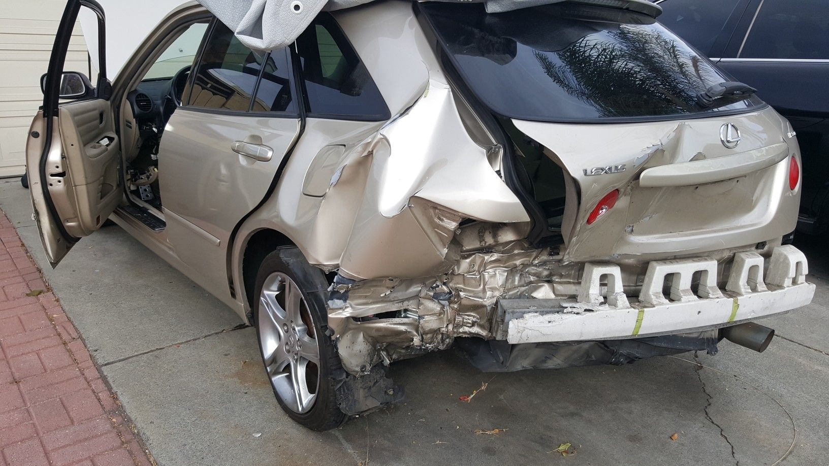 04 Lexus IS300 wrecked parting out