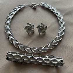 Vintage Trifari Jewelry Set