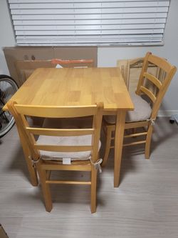 Small  kitchen table
