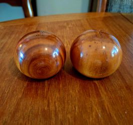 Wooden salt and pepper shaker