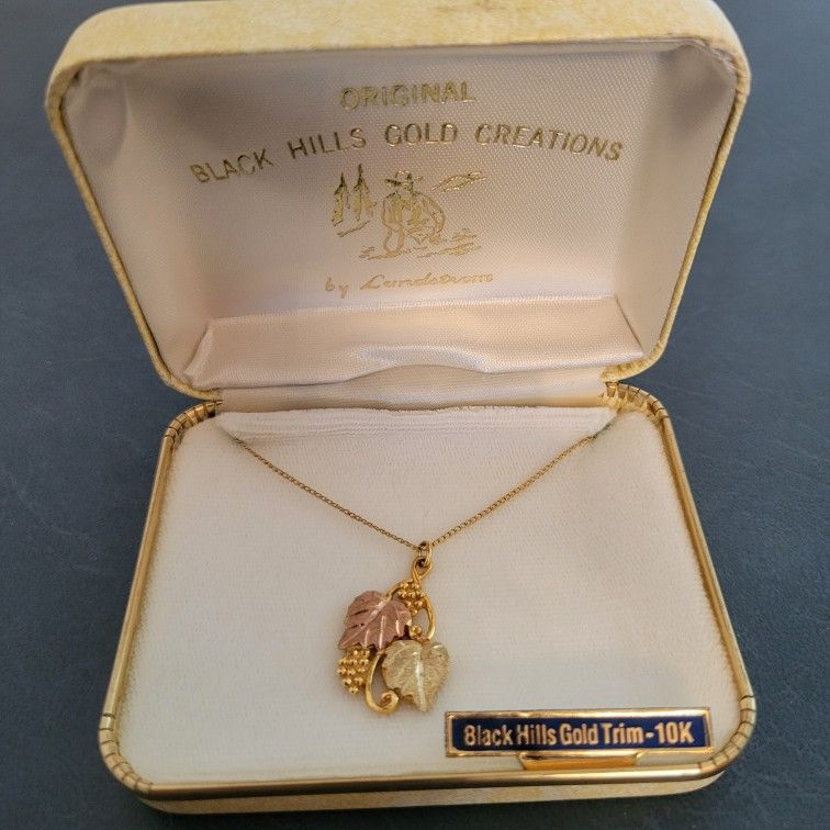 Landstrom Black Hills 10k Tricolor Gold Grape Leaves Pendant Necklace 10"