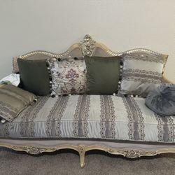 Like New Sofa And Table 