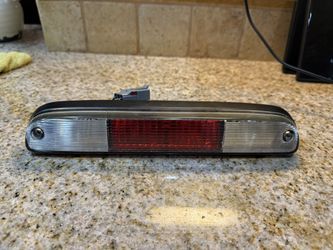 (9 9 ~ 2 0 1 1) F350 Super Duty Cabin Third Brake Light