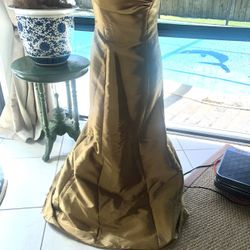 Brasilia long occasion dress with deep V-neckline and long flared skirt