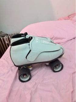 VNLA Junior mint rollerskates