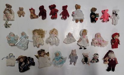Lot of 26 vintage mini bears and dolls