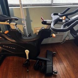 bicicleta estática Matrix. Matrix CXC Indoor Training Cycle