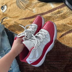 Jordan 11 cherry 