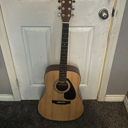 YAMAHA Acoustic Guitar 