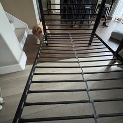 Like New! Metal Bed frame Twin $20