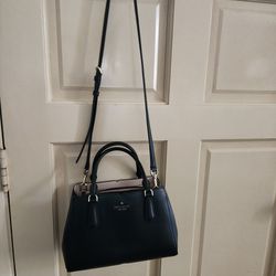 Kate Spade Crossbody Bags/ Price In The Picture  / Perfect Condition ( Authentic)