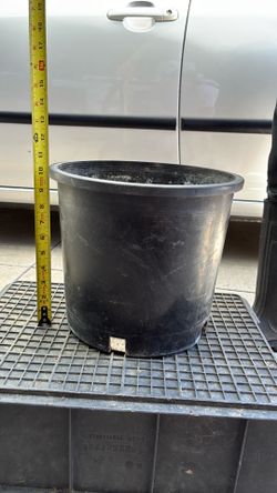 5 Gallon Pots/ Botes de 5 galones