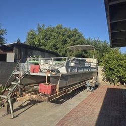 Pontoon Boat 