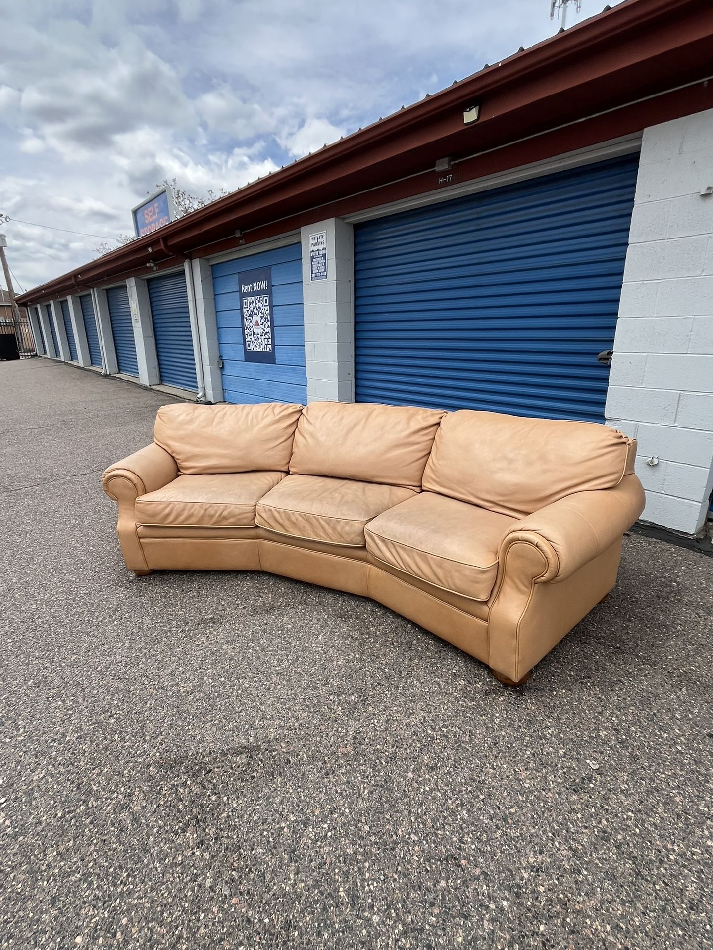 Leather Couch – FREE DELIVERY 