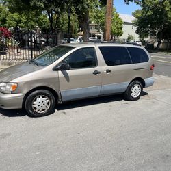 2003 Toyota sienna