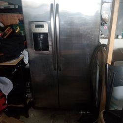 GE Refrigerator 