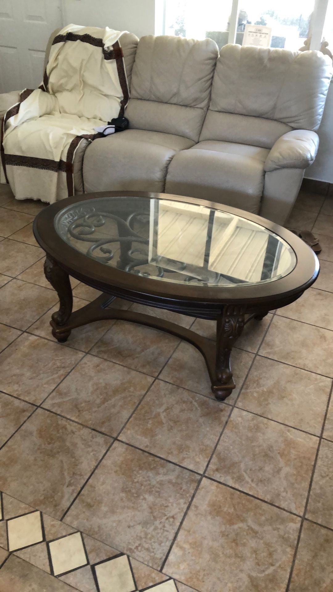 Solid Wood Coffee Table OVAL 48”L. 34” W. 20”D ( Good Condition)