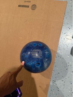 🎳 Columbia 300 Bowling Ball – Great Condition