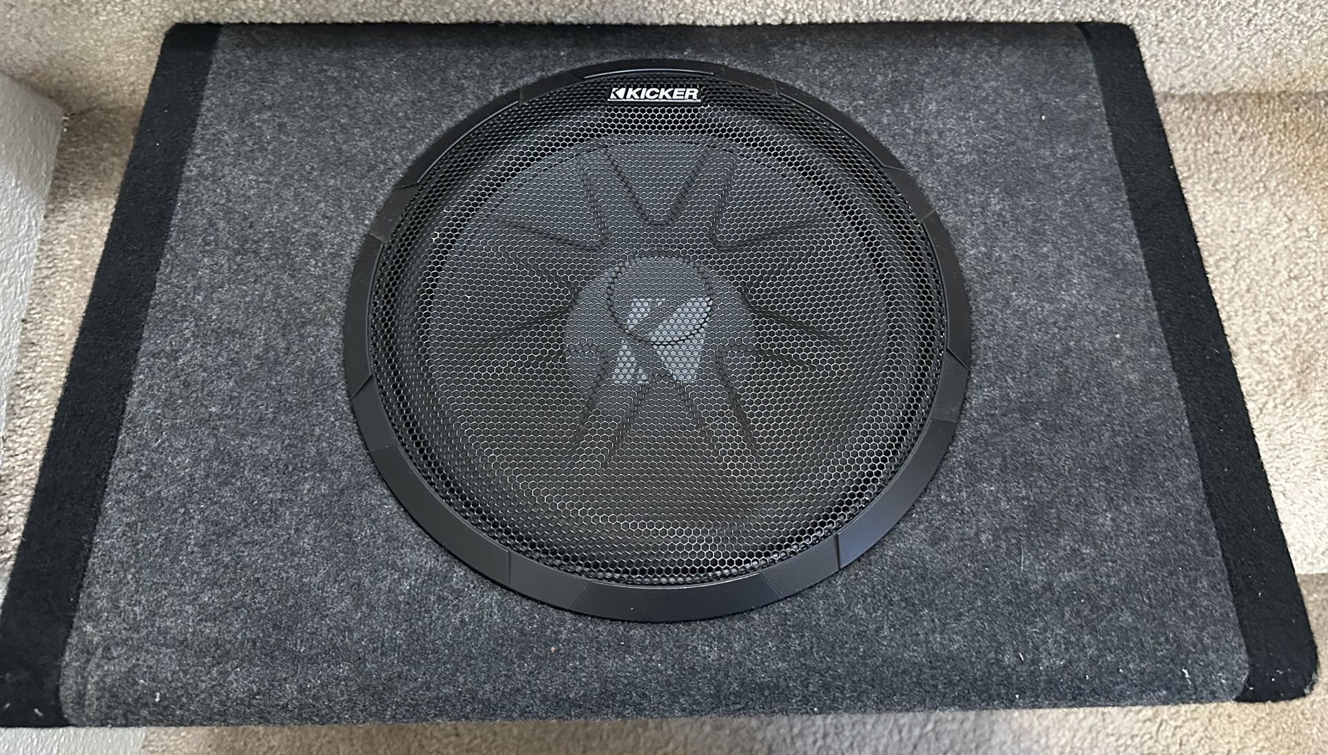 Kicker 10” Bass Station 11pt10ca