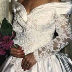 Long Sleeve Wedding Dress Size 0,2,4 Petite.  Orig $1.8k