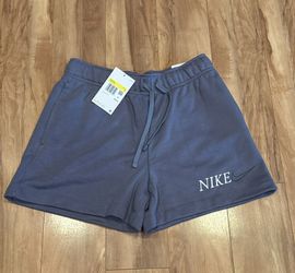Nike Women’s Shorts Size Small !