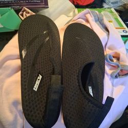 Water Shoes. Black. Size 44/45