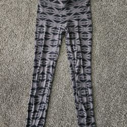 PINK Victoria’s Secret Leggings Women Small Gray Black Aztec Print Stretch Yoga Pants