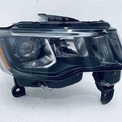 2017-2021 JEEP GRAND CHEROKEE RIGHT PASSENGER SIDE HEADLIGHT HALOGEN OEM BLACK