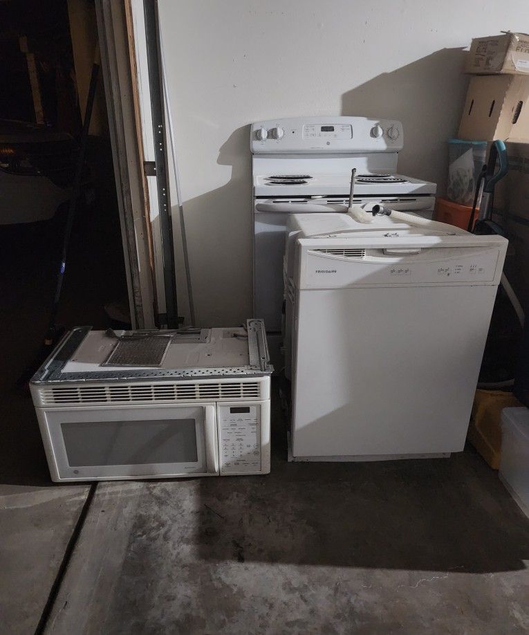 Dishwasher, Stove, And Microwave