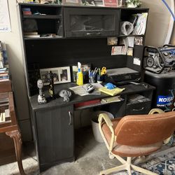 Desk And Two Filing Cabinets In Excellent Condition