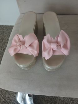 Pink bow wedges  size 8