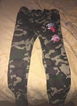 Chicago bull joggers medium men's