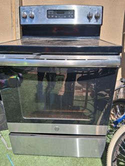 Blacktop electric stove