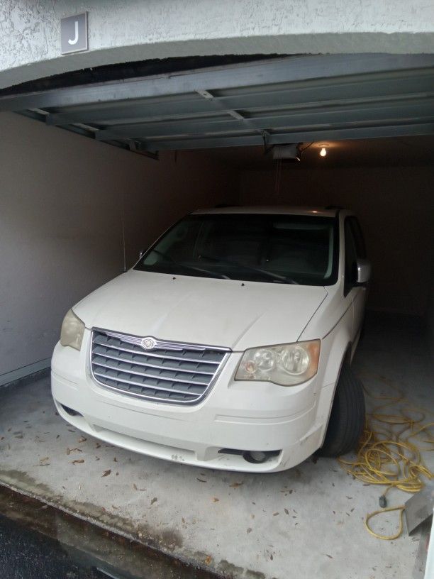 2010 Chrysler Town & Country