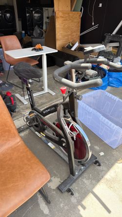 Stratum stationary bike
