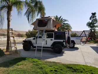 Smittybilt XL Overlander Rooftop Tent with Ladder