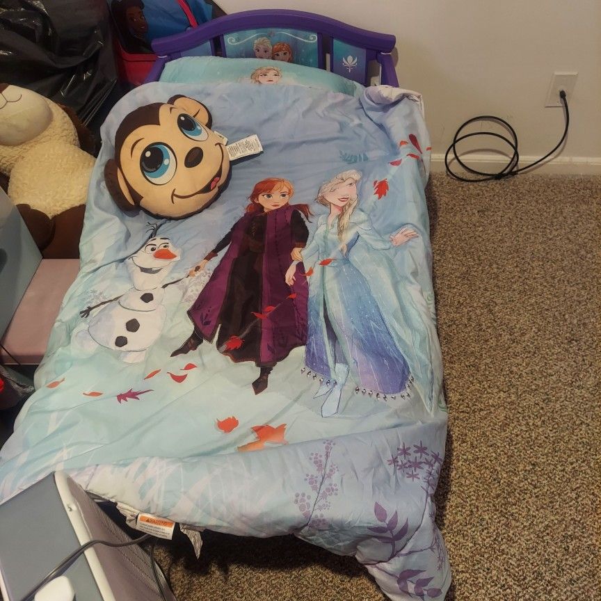 Frozen Room Decor And Bed