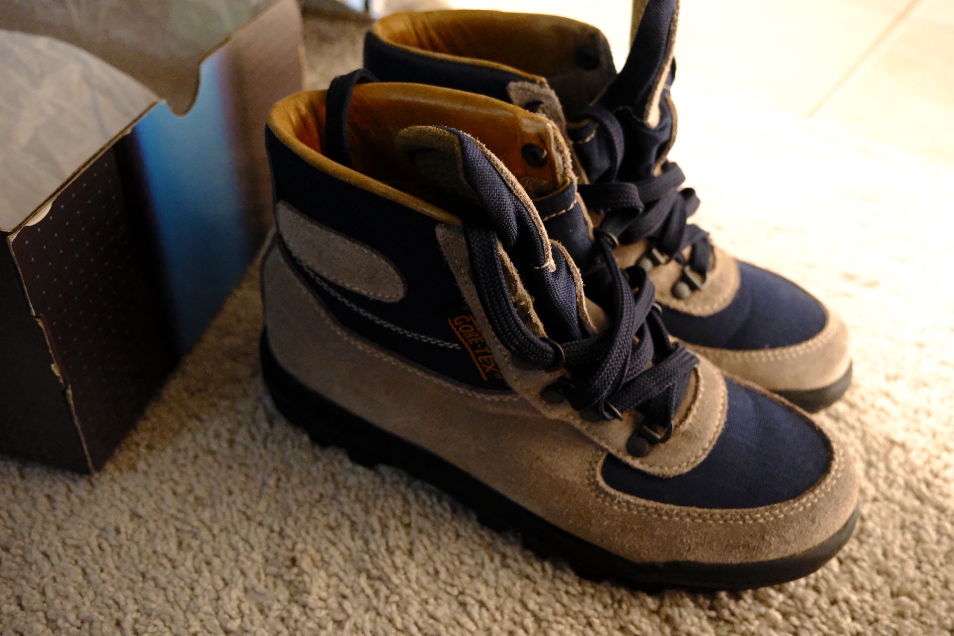 Vasque Hiking Boots 7.5 Med