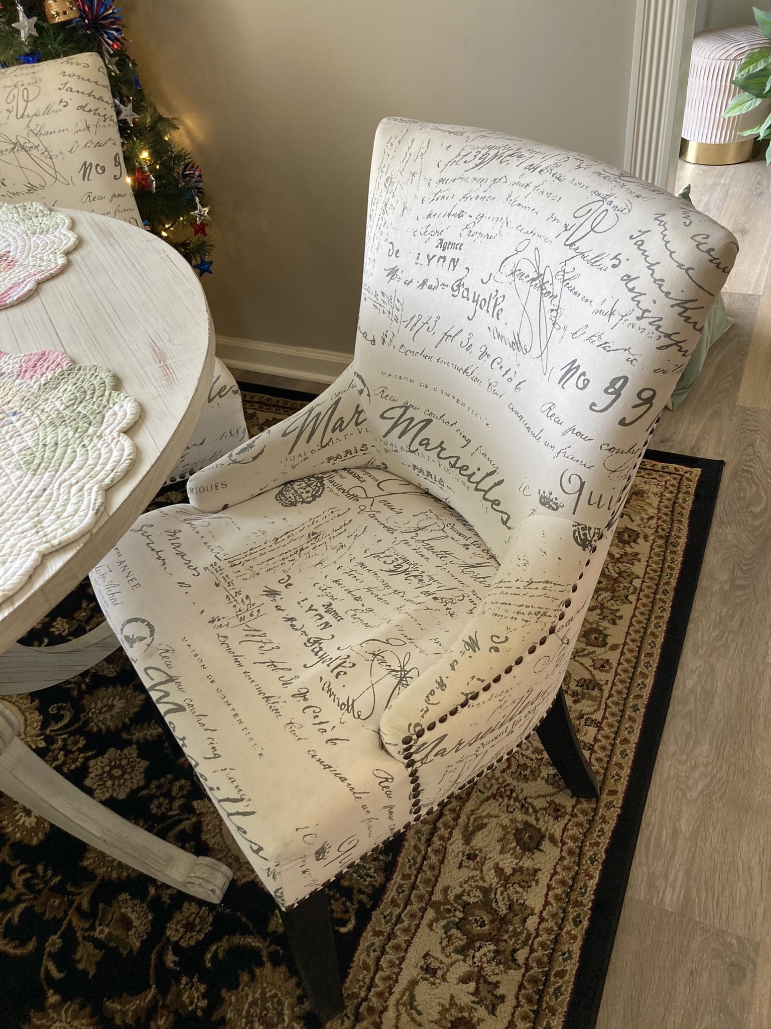 4 Dining /Kitchen Chairs 