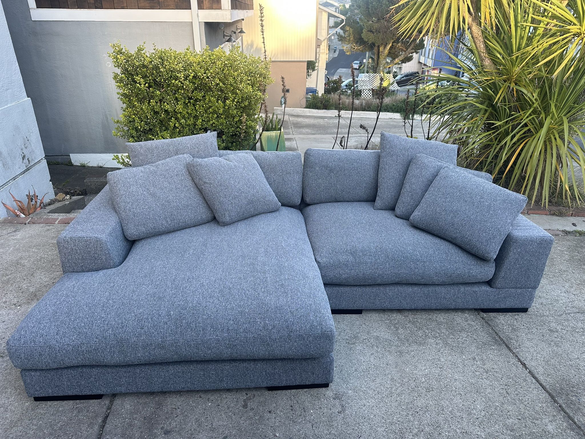 Moe's Home Collection Sectional Couch with Reversible Chaise Like New-FREE Delivery