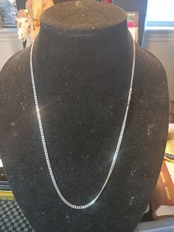 925 Silver rope chain approximately 9 G with a yin and yang made out of mother of pearl and jade