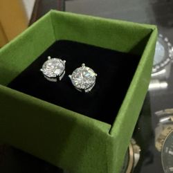 2carats Moissanite Round Earring 8mm in 925 sterling silver